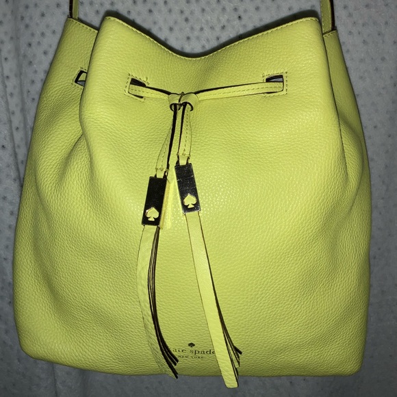 ♠️kate spade Large Pebbled Leather Crossbody Bucket bag.♠️ - Picture 3 of 8